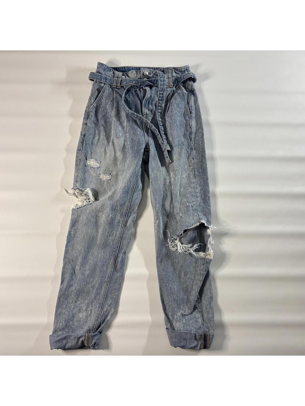 American Eagle Highest Rise Mom Jean Sz 00 Paperbag Waist Distressed Light Wash